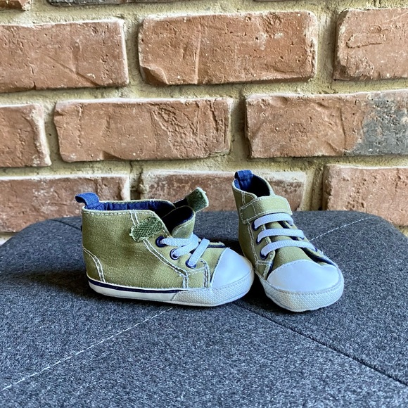 *Free with Purchase* 3-6M Carter’s Green Dino Crib Shoes - Picture 7 of 8